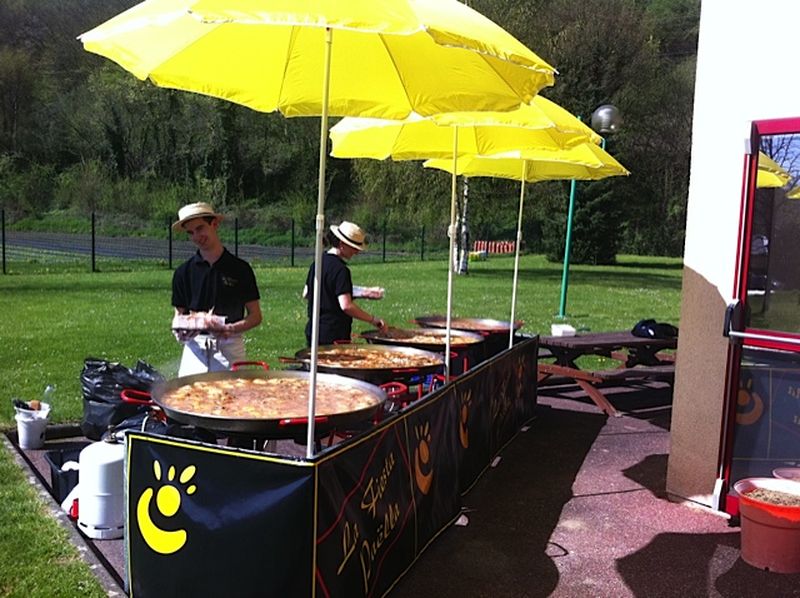 Réalisation Paëlla Géante Royale dehors par beau temps