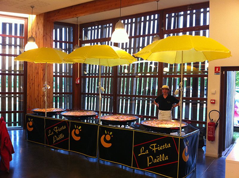 commandez un traiteur à domicile pour un paella géante de 200 personnes