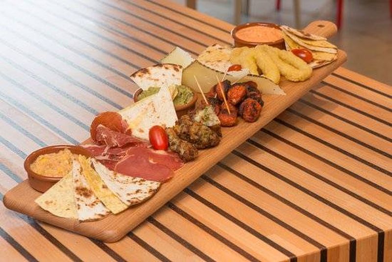 planche tapas formage charcuterie